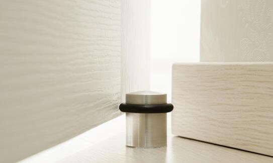 Jak stopki kuchenne wpływają na stabilność i trwałość ciężkich mebli?