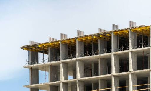 Dlaczego bloczki fundamentowe są najlepszym wyborem dla budynków wielopiętrowych?
