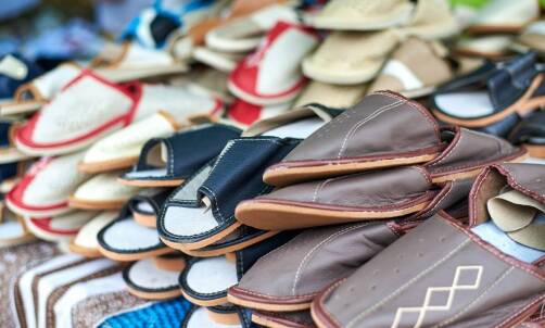 Ciepło i wygoda – kapcie męskie skórzane ocieplane na zimowe wieczory