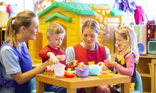 Bezpieczna gra w bowling dla dzieci: jak hotel dba o najmłodszych?