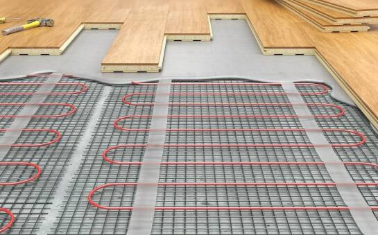 Podłoga drewniana a ogrzewanie podłogowe - co warto wiedzieć?