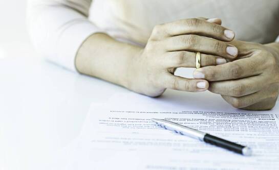 Jak skutecznie przeprowadzić rozwód z pomocą adwokata specjalizującego się w prawie rodzinnym?