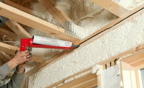 Dlaczego pianka PUR jest idealna do izolacji stropów i poddaszy?