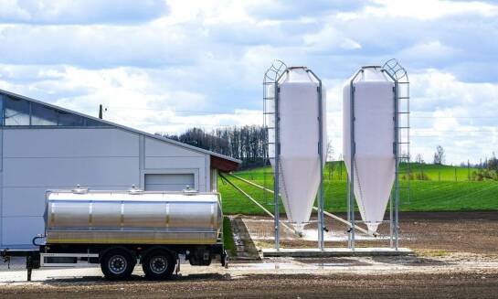 Wpływ lokalnych przepisów na wybór i instalację zbiorników na gnojowicę