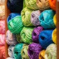 Włóczka do szydełkowania – jakie materiały są najbardziej trwałe?