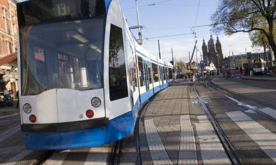 Jakie są różnice między nauką jazdy samochodem a tramwajem?