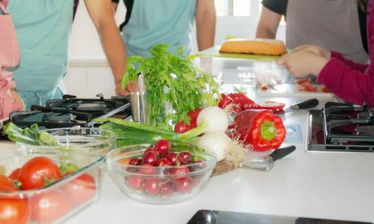 Znaczenie dostępu do w pełni wyposażonej kuchni w noclegach pracowniczych