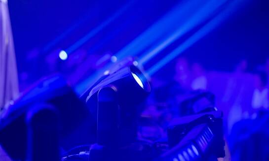 Profesjonalne oświetlenie na eventach – klucz do sukcesu wydarzenia