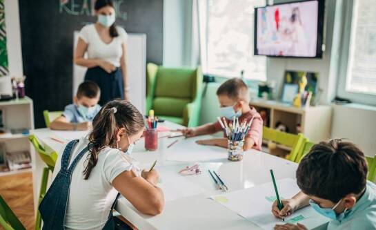 Jakie są zalety wyboru kursu prawa jazdy z elastycznym grafikiem zajęć?