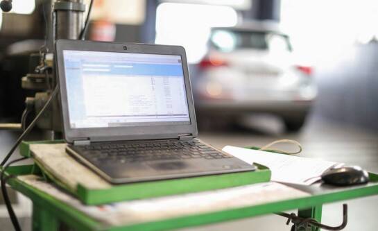 Jak usługi diagnostyczne wspomagają naprawy różnych marek aut?