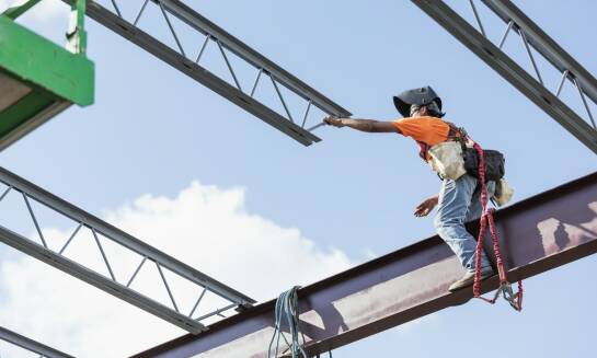 Malowanie ogniochronne jako inwestycja w bezpieczeństwo budynków użyteczności publicznej