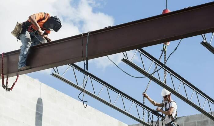 Wpływ precyzji montażu na trwałość i bezpieczeństwo hal stalowych