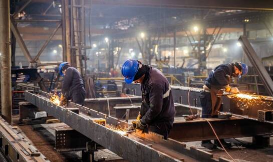 Jak spawanie wpływa na trwałość hal stalowych?