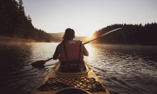 Aktywności wodne na obozach w Koszalinie: Przygoda na wodzie