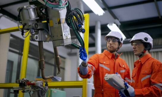 Znaczenie szkoleń dla pracowników montujących linie technologiczne