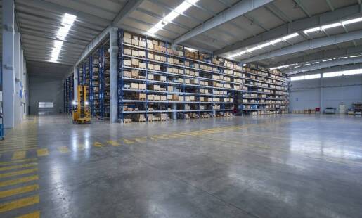 Zastosowanie manipulatorów przemysłowych w optymalizacji procesów magazynowych