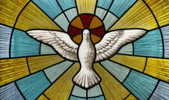 Witraże – Sztuka, która ożywia przestrzeń sakralną
