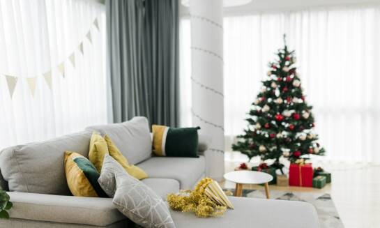 Jakie korzyści niesie personalizacja kolorów w produkcji wstążek na choinkę?