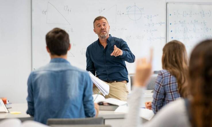 Jakie korzyści płyną z uczestnictwa w kursach hybrydowych z chemii?