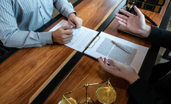 Wsparcie adwokata w trudnych sprawach gospodarczych – co warto wiedzieć?