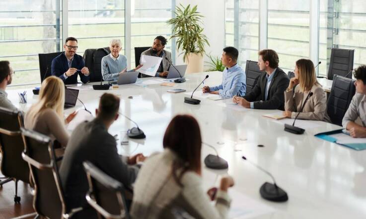 Zalety rezerwacji stolika w Warszawie na kameralne spotkania biznesowe