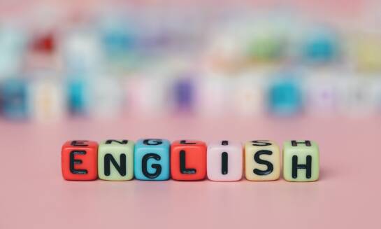 Jakie zasady warto znać przy korzystaniu z gramatyki angielskiej w formacie PDF?