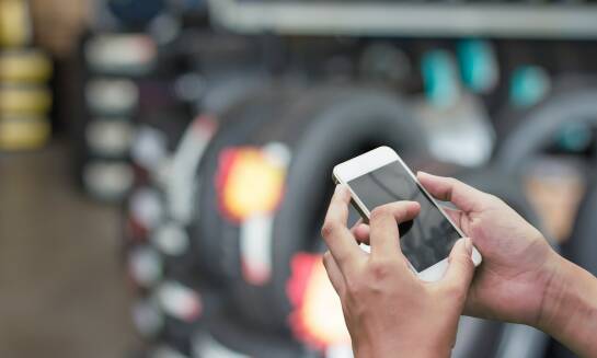 Jak aplikacja mobilna wspiera naukę teoretyczną w dowolnym miejscu i czasie?