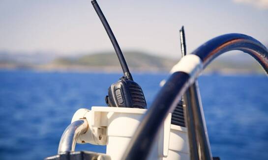 Radiotelefony lotnicze a nowoczesne rozwiązania technologiczne – co oferuje rynek?