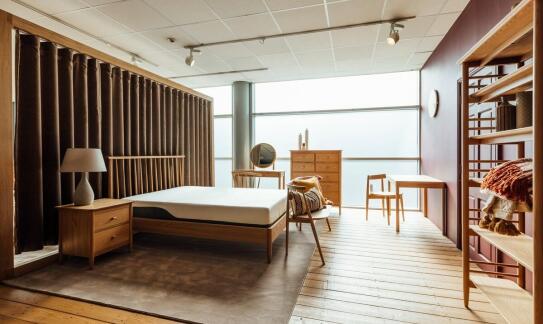 Jakie szerokości desek oferuje producent deski podłogowej?