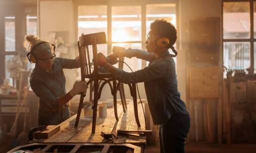 Jakie materiały są najlepsze do produkcji mebli na wymiar?