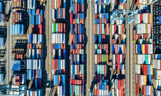 Porady dotyczące transportu i instalacji kontenerów magazynowych