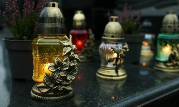 Porcelanki nagrobkowe: Wybór materiałów i ich trwałość