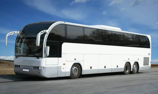 Przewóz większych bagaży: jakie udogodnienia zapewnia firma dla klientów?