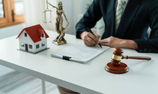 Jak adwokat może pomóc w sprawach mieszkaniowych na Mokotowie?