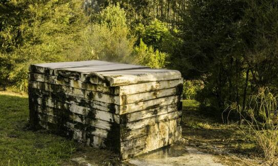 Jakie korzyści przynoszą szamba betonowe w kontekście odporności na warunki atmosferyczne?