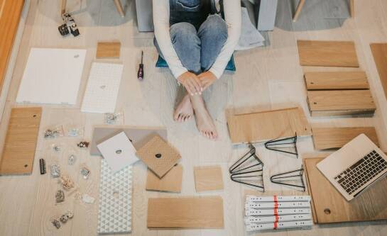 Ławki z profila – jak wybrać model odporny na warunki atmosferyczne?