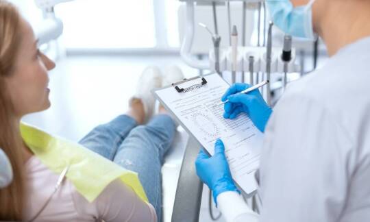 Aparaty ortodontyczne we Wrocławiu: co warto wiedzieć przed rozpoczęciem leczenia?