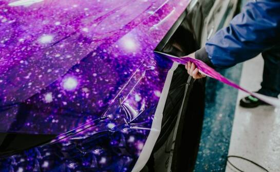 Czy folia do laminowania na gorąco jest odpowiednia dla materiałów reklamowych?