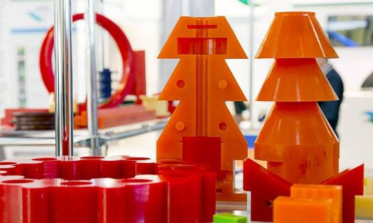 Nowoczesne technologie na targach tworzyw sztucznych: co warto zobaczyć?