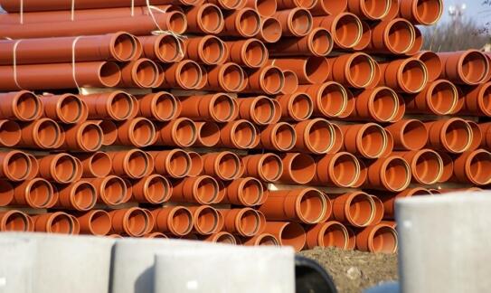 Rury HDPE w budowie przepustów drogowych: korzyści i zastosowania