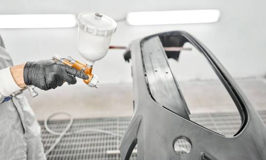 Całkowite malowanie auta – kiedy jest niezbędne po wypadku?