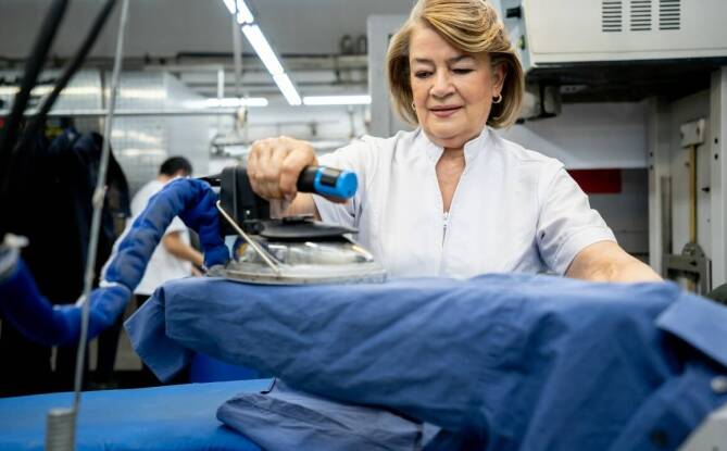 Odzież antyelektrostatyczna a ochrona sprzętu elektronicznego