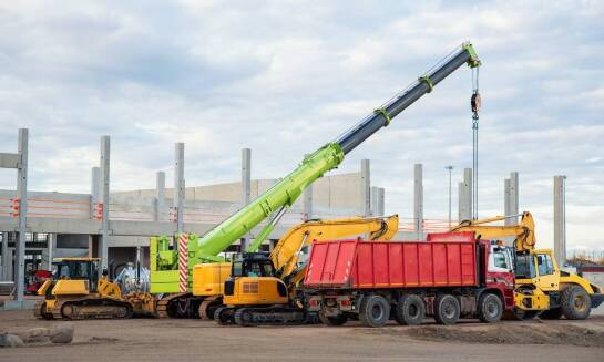 Wynajem podnośników teleskopowo-przegubowych - kiedy warto skorzystać?