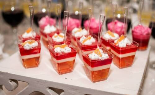 Catering na uroczystości rodzinne: jak podkreślić ich wyjątkowość?