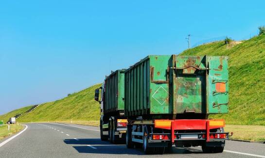 Jak wynajem kontenerów wpływa na koszty zarządzania odpadami komunalnymi?