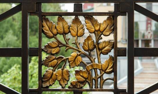 Jakie cechy powinny mieć zawijki, aby zapewnić stabilność ogrodzenia?