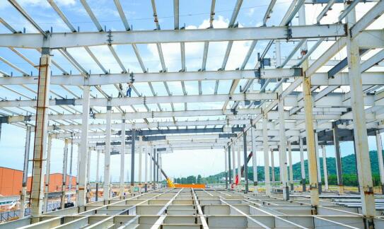 Rola konstrukcji stalowej w optymalizacji kosztów budowy hal magazynowych