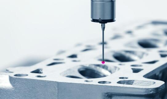 Jakie są różnice między manualnymi a automatycznymi maszynami współrzędnościowymi?