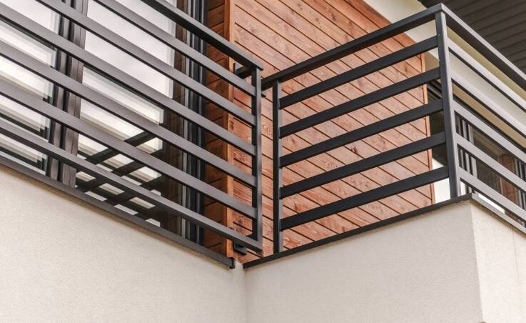 Porównanie ogrodzeń panelowych 3D z innymi rozwiązaniami – zalety i wady