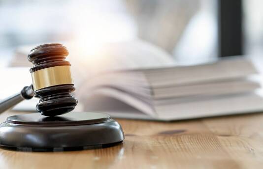 W jaki sposób Komornik Grodzisk realizuje egzekucję z konta bankowego?